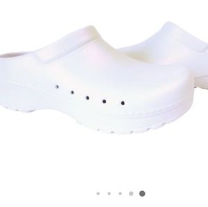 Dansko Kane slip on Iredescent Lightweight White Mule Nurses Clogs NEW/w Flaw